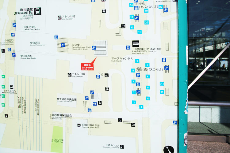 1.中央通路から6番乗り場を目指します