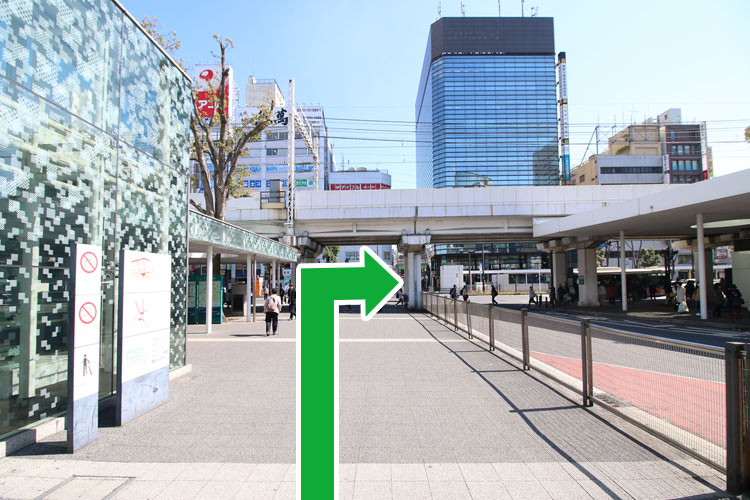 7.通りの先の大通りの手前を右折します